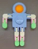 Fitget Pop it Spinner z ruchomymi rekami i nogami.